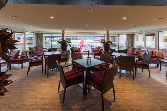 Avalon Waterways, Avalon Tapestry II, Club Lounge 2.jpg